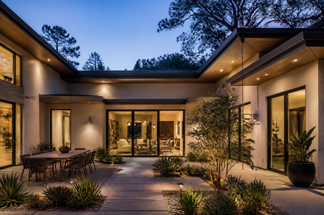 Villa des Cèdres : Une villa baignée de lumière avec des vues imprenables sur la vallée.